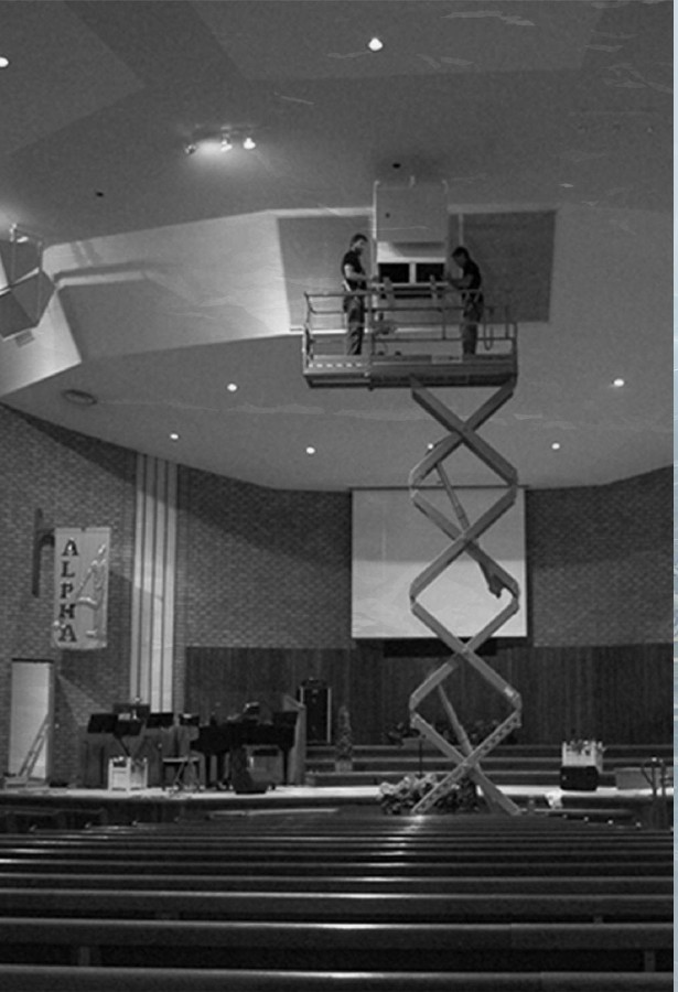 Instalación profesional de audio en auditorio